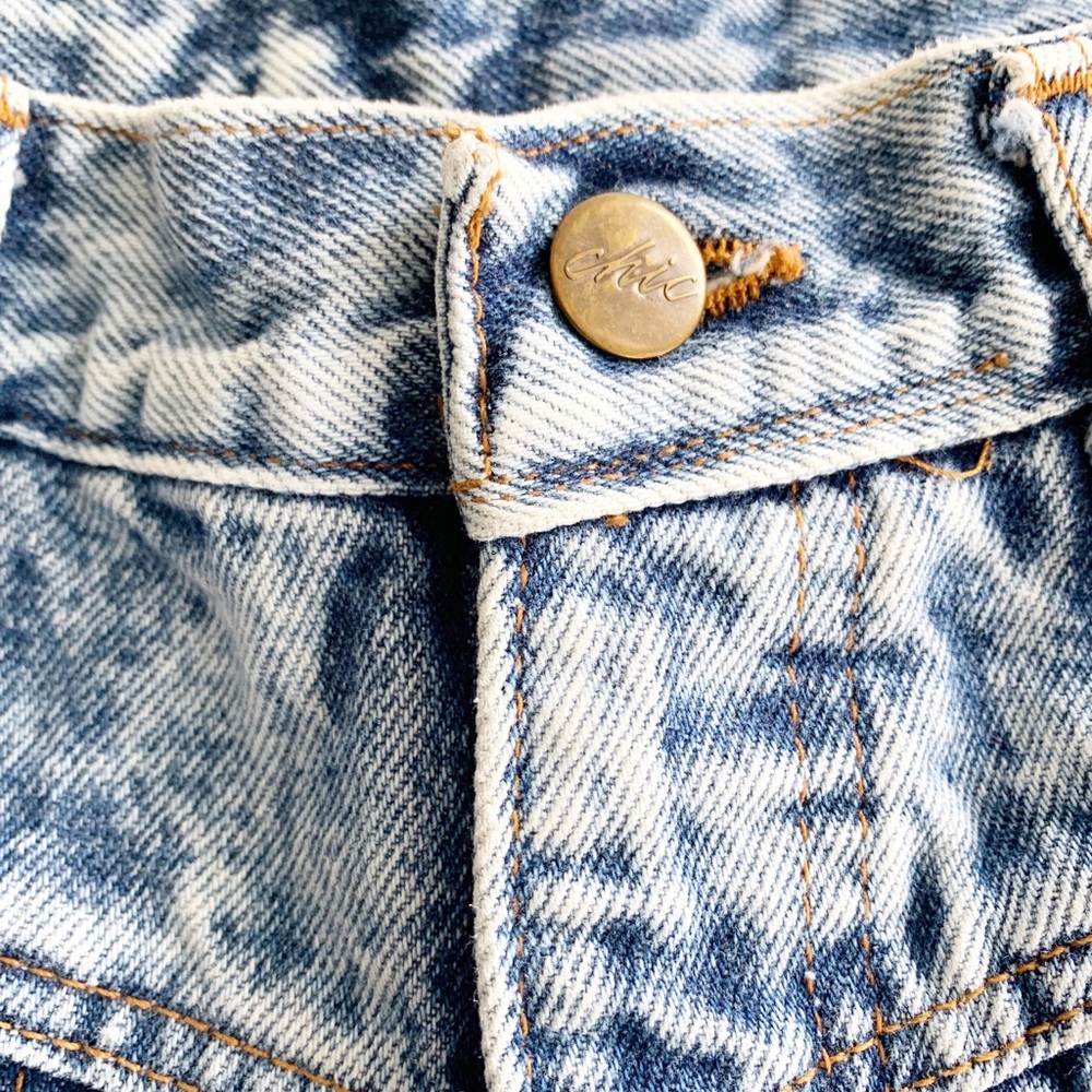 80-90’s Vintage Chic High Rise Acid Wash Mom Jeans - Picture 5 of 6